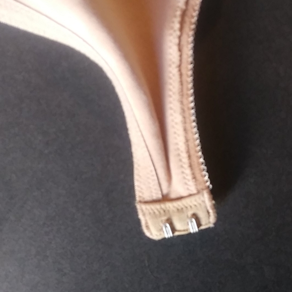 VS Lined No Wire Nude 32C Bra EUC - Picture 8 of 9